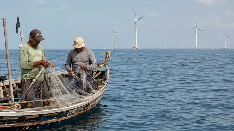 A expansão desperta preocupação entre pescadores artesanais e comunidades costeiras.