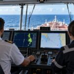 Na prática, o tripulante precisa entender as informações produzidas pelos equipamentos sem perder a capacidade de avaliar o que acontece com a embarcação.